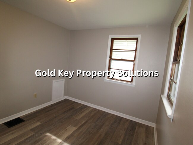 Building Photo - MUNCIE 2 BR 1 BA House with Central Air and 1-Car Garage (SECTION 8 APPROVED)