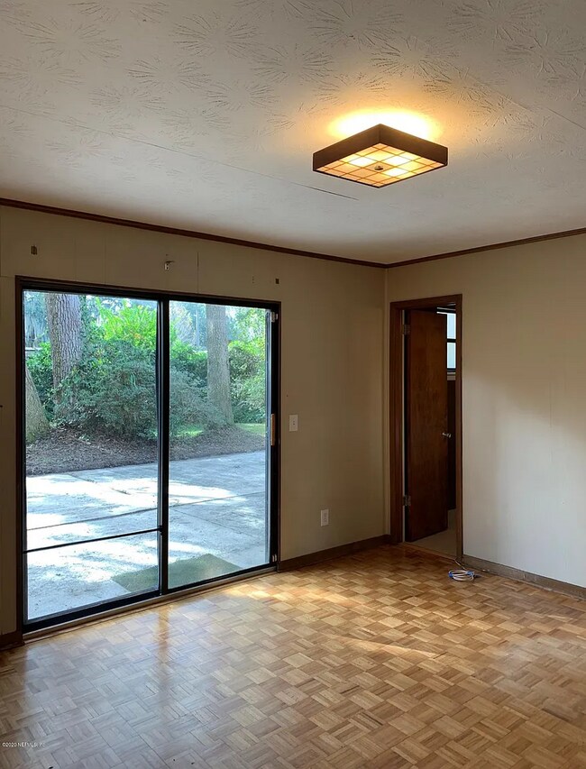 Building Photo - Spacious 4 Bed 2.5 Bath Home with 2-Car Garage & Fenced Yard in Jacksonville, FL