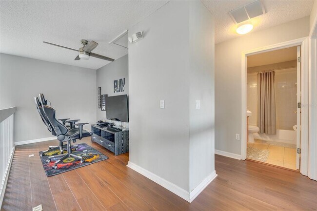 Building Photo - 441 Balmoral Dr