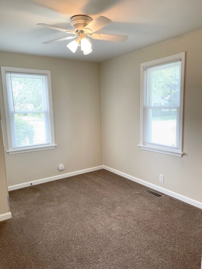 Building Photo - Charming 2-Bedroom Home with Bonus Room on...