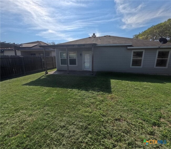 Building Photo - 2902 Lenora Dr