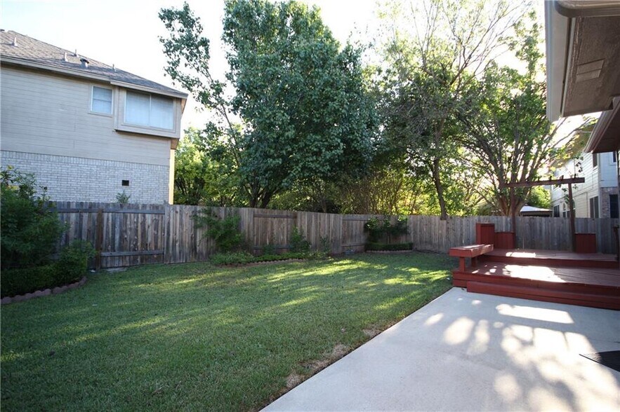 Building Photo - 1616 Chasewood Dr
