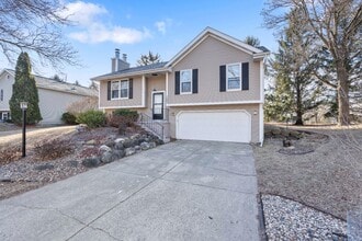 Building Photo - 7885 E Oakbrook Cir