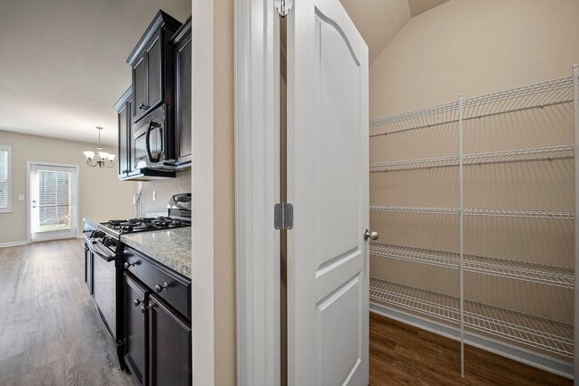 Building Photo - 232 Bobbie Way