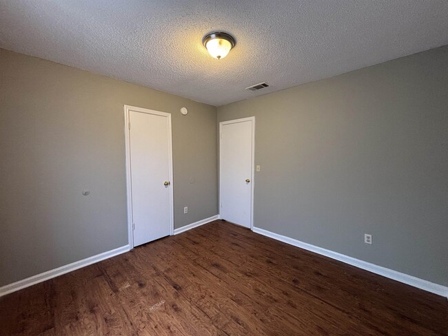 Building Photo - 4450 Arnold Cove