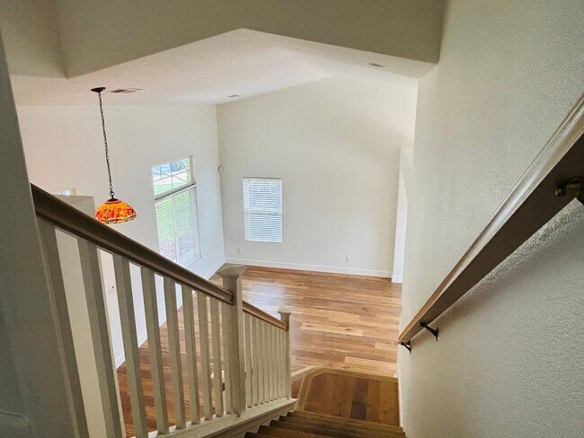 Building Photo - Stunning Four Bedroom Three Bathroom Home in Folsom