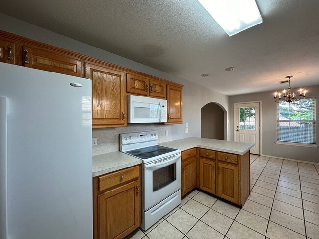 Building Photo - 609 Apple Valley Dr