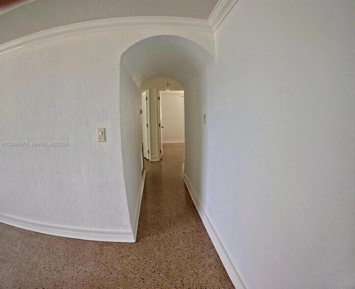 Building Photo - 5720 SW 38th St