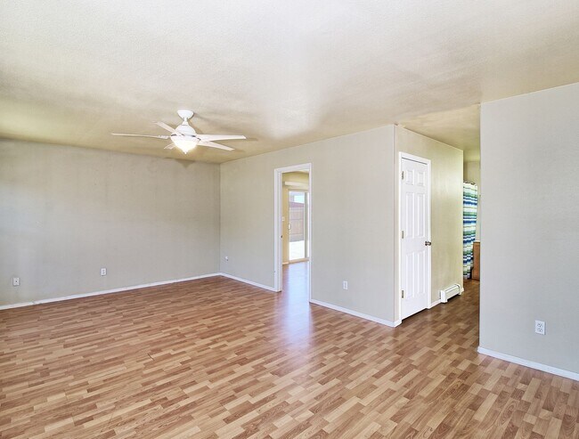 Building Photo - 850 Henry Cir