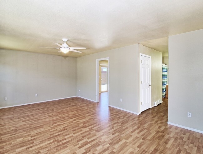Building Photo - Beautiful 3 bedroom Fruita Home