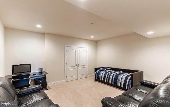 Building Photo - 6626 Ivy Hill Dr