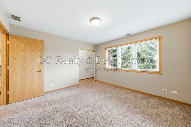 Building Photo - 1007 Forest Dr