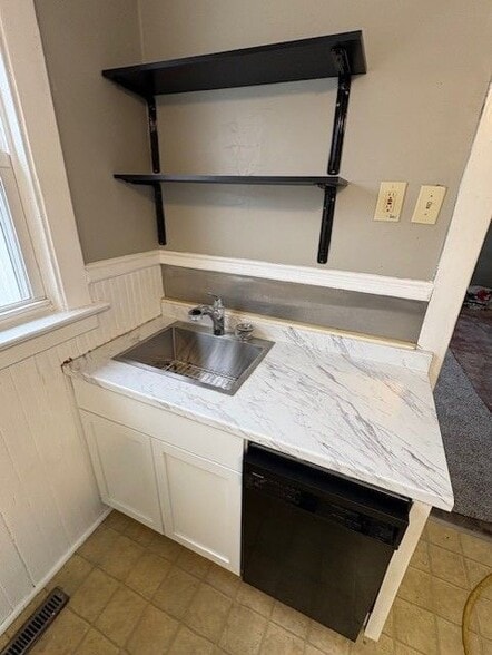 Building Photo - 3611 Maple St