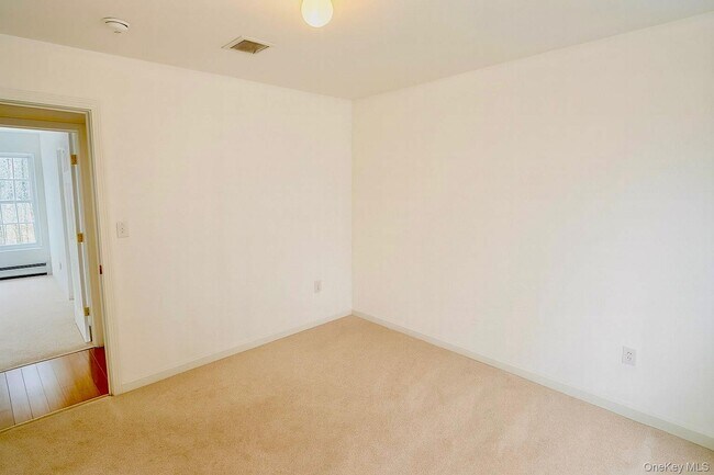 Building Photo - 18 Penny Ln