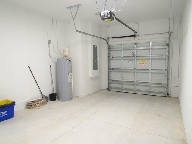Building Photo - 4332 Pond Lily Ln
