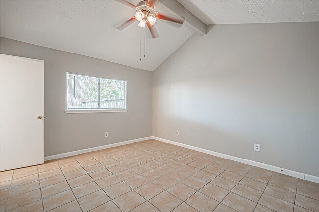 Building Photo - 7111 Village Lake Dr