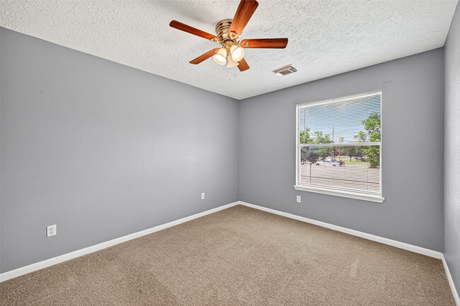 Building Photo - 4806 Sunshine Dr