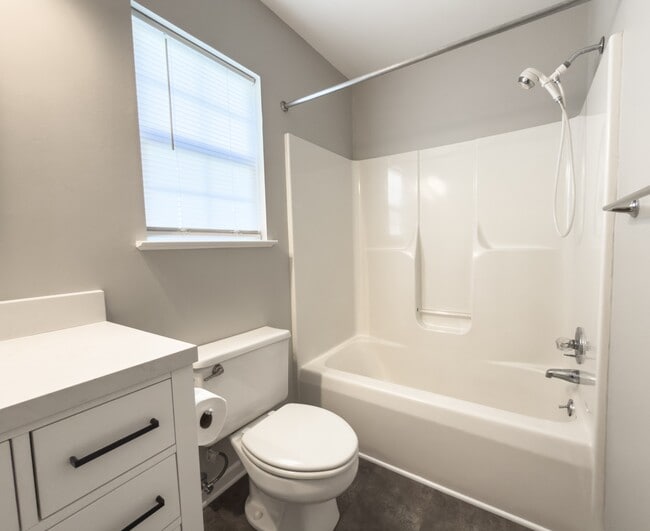 Building Photo - 642 Aspen St