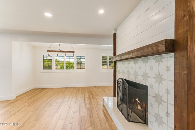 Building Photo - 1028 E Manzanita Dr