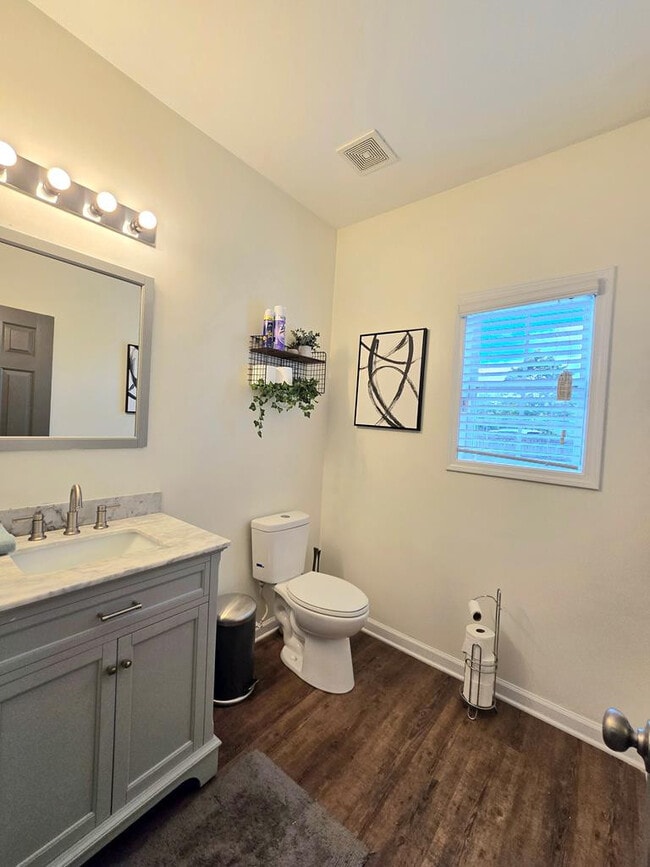 Building Photo - 525 Batty Way