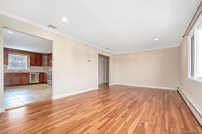 Building Photo - 222 Gainsborg Ave E