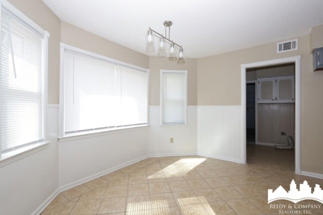 Building Photo - 5853 Fox Lair Ave