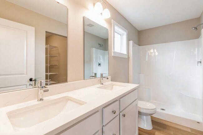 Building Photo - PRIVATE BACKYARD!! 4 Bedroom, 3 Bath Home in Ankeny