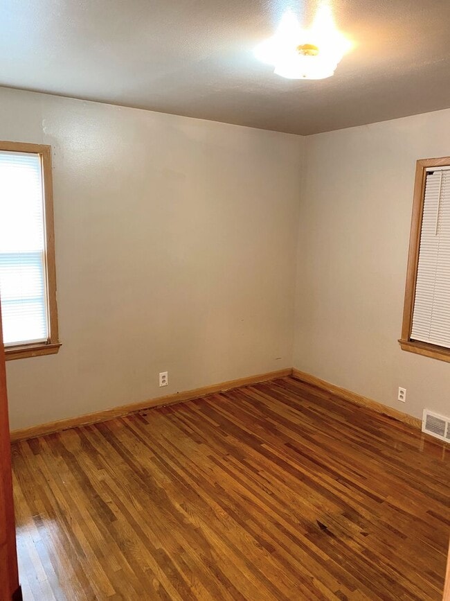 Building Photo - 3 Bed 2 Bath Home with 2 Car Garage