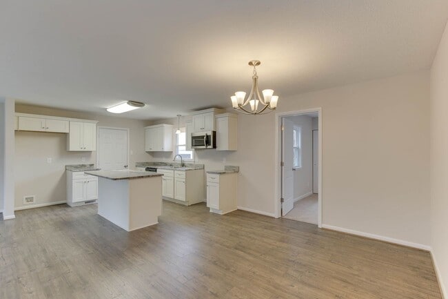 Building Photo - 213 Clemwood Pkwy