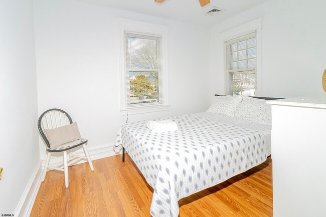 Building Photo - 5 N Newport Ave