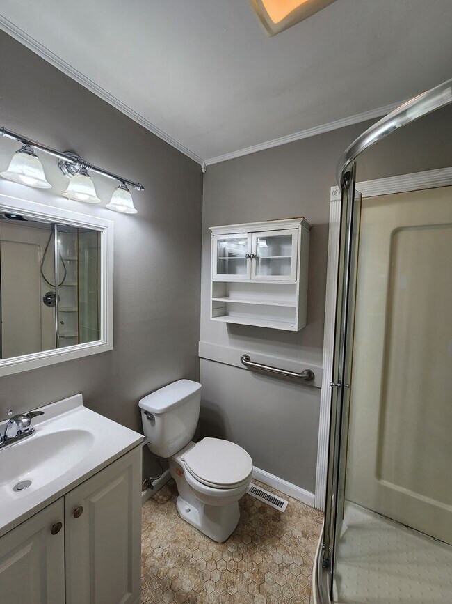 Building Photo - $1400 3 bed 2 bath Oak Grove Home