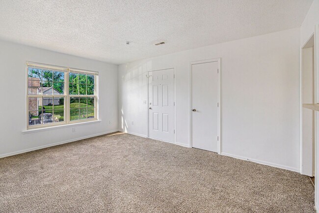 Building Photo - 903 S Edgebrook Ln