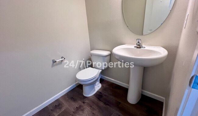 Building Photo - *1/2 OFF FIRST MONTH'S RENT* Magnificent 4BD I 2.5BA Molalla Home