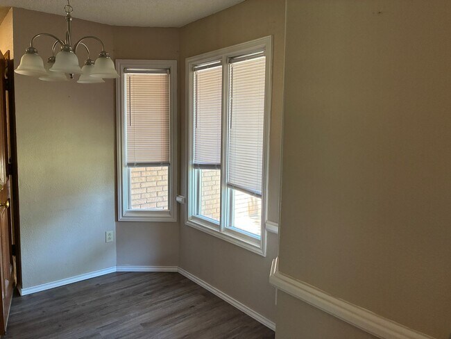 Building Photo - Three bedroom, two bath home available for lease!