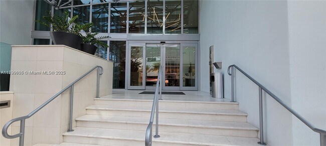 Building Photo - 1331 Brickell Bay Dr