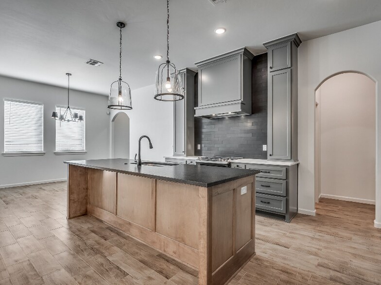 Building Photo - 8322 Robin Wy