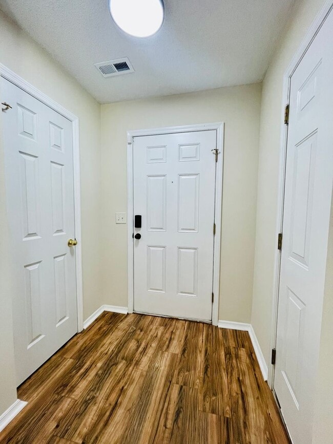 Building Photo - 3038 Regency Oaks Dr
