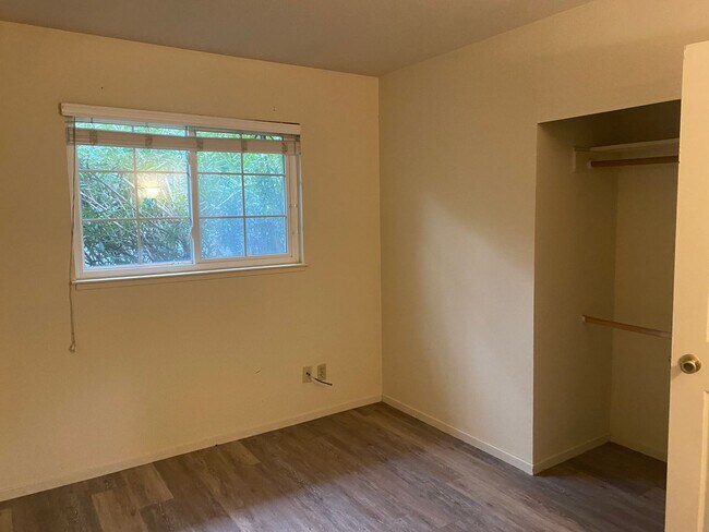 Building Photo - CHARMING COTTAGE IN DOWNTOWN PLEASANTON!