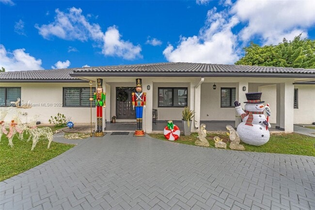 Primary Photo - 551 SW 127th Ave