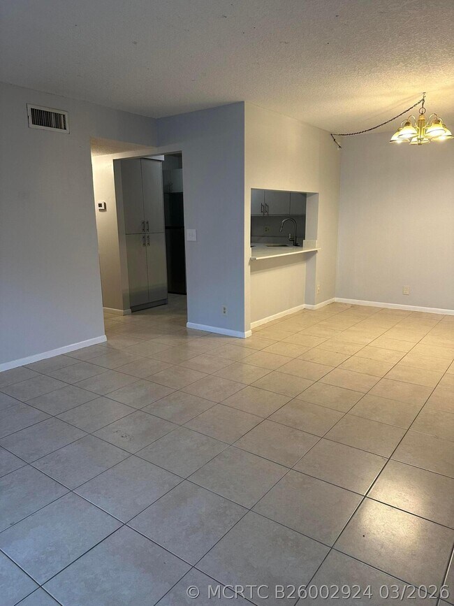Building Photo - 208 Foxtail Dr