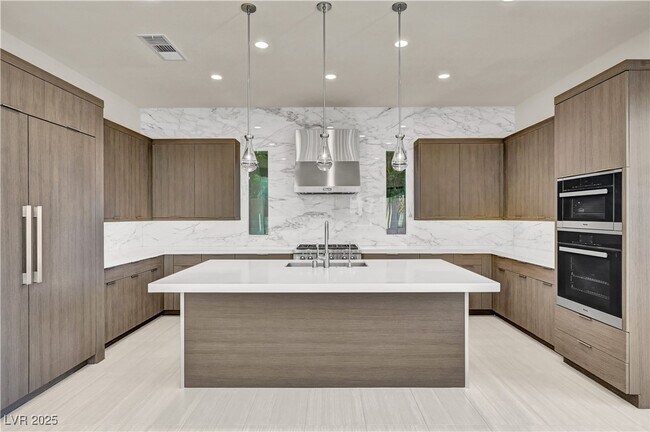 Building Photo - 68 Grey Feather Dr