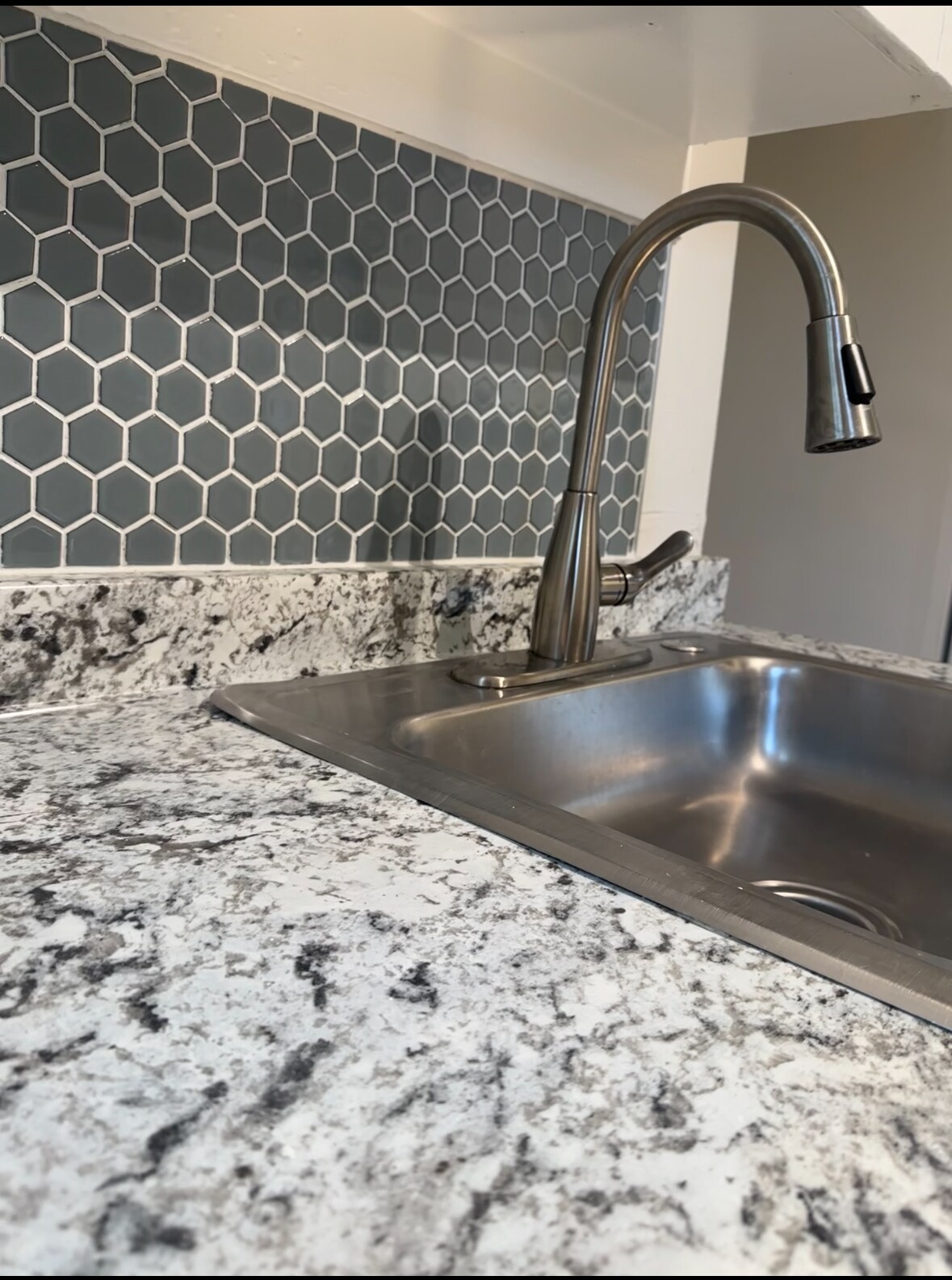 Building Photo - 942 Russell St