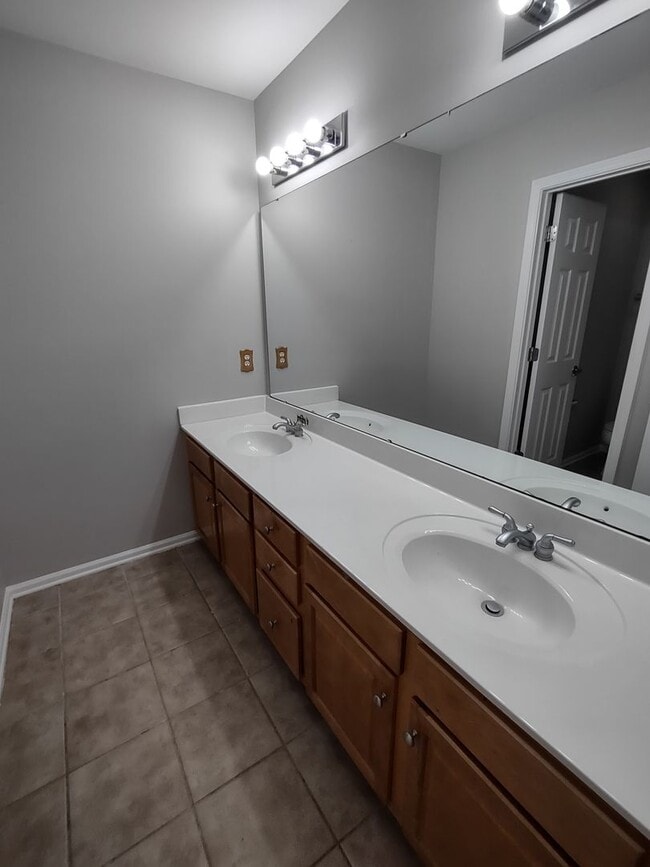 Building Photo - Beautiful Home located in the McCoy Crossing Community!