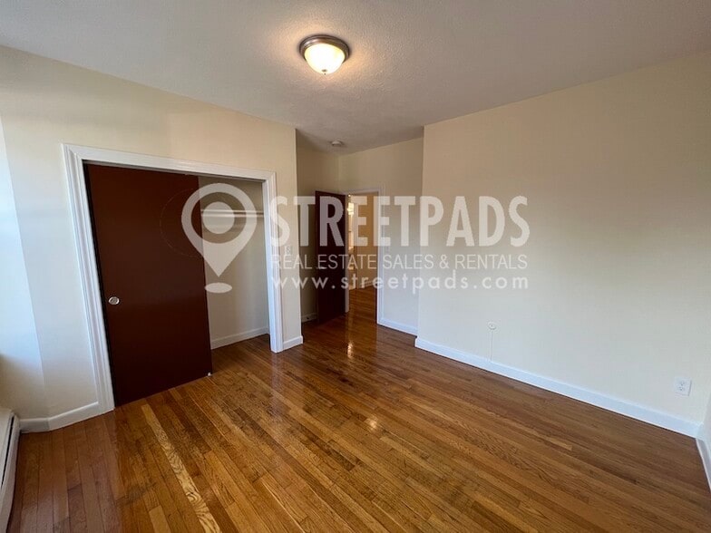 Building Photo - 172 N Beacon St