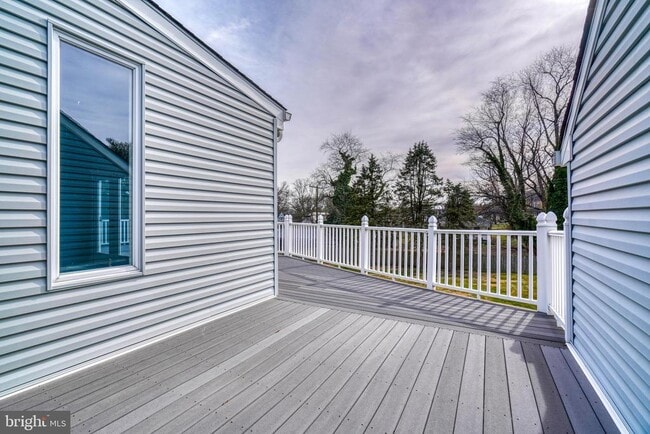 Building Photo - 427 Greenwood Rd