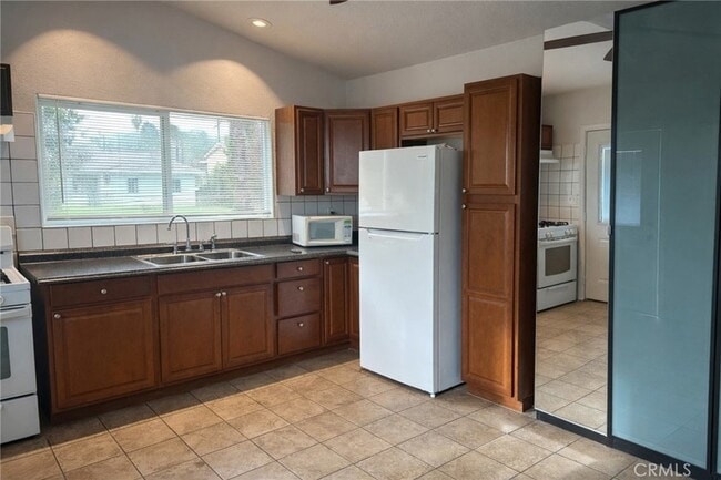 Building Photo - 494 Alta Mesa Dr