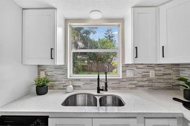 Building Photo - 11119 Temple Ave