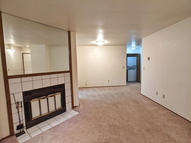 Primary Photo - 2 Bed/2 Bath Spaulding Beach Condo