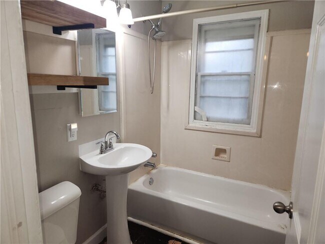 Building Photo - 2457 Richard Ave