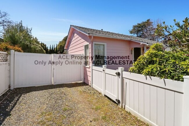Building Photo - Spacious, quiet, one story Castro Valley Home